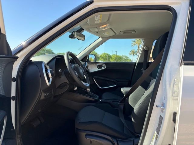 Used 2025 Kia Soul LX image 10