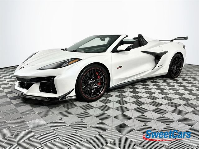 Used 2023 Chevrolet Corvette Z06 RWD image 3