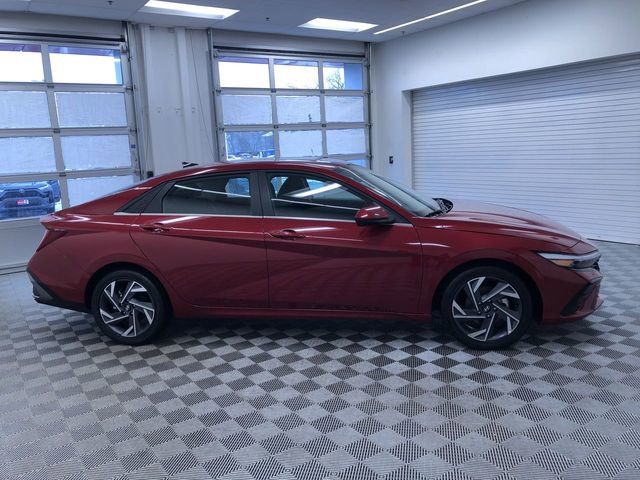 Used 2025 Hyundai Elantra SEL image 33