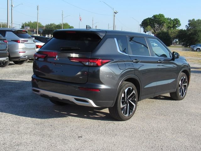Used 2024 Mitsubishi Outlander SE image 2