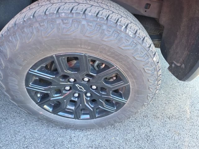 Used 2023 Chevrolet Colorado Trail Boss AWD/4WD image 23