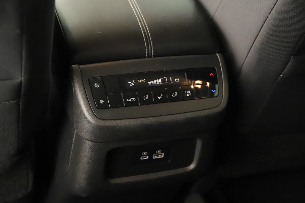 Used 2022 Nissan Pathfinder SV AWD/4WD image 22