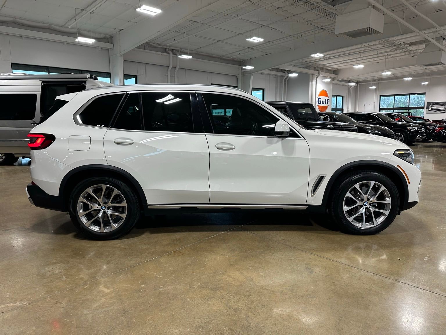 Used 2021 BMW X5 xDrive40i w/ Convenience Package AWD/4WD image 9