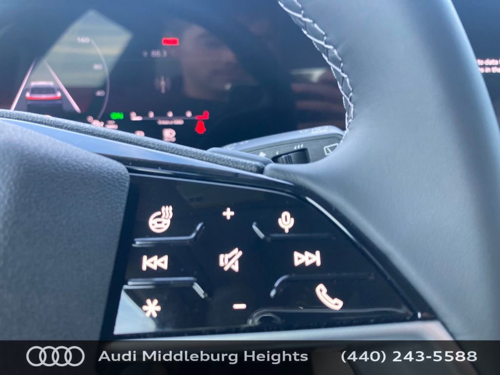 Used 2025 Audi Q5 Premium w/ Convenience Package image 39