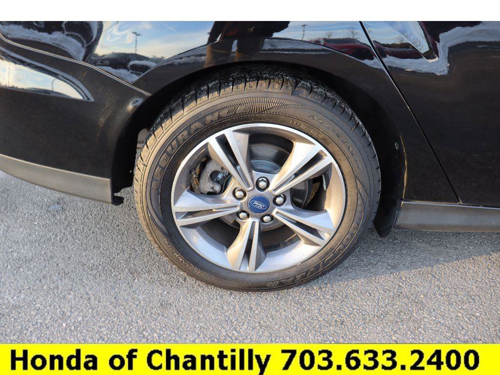 Used 2018 Ford Focus SE w/ SE Appearance Package image 29