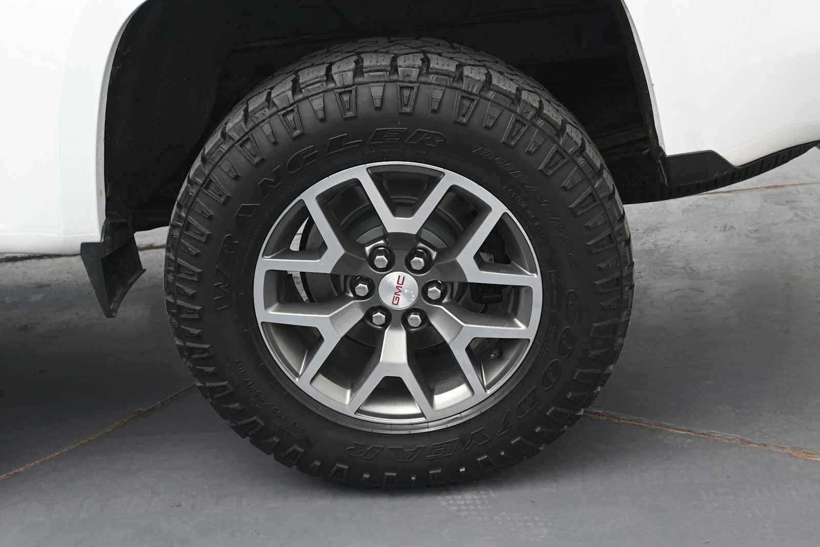 Used 2021 GMC Canyon AT4 w/ Driver Alert Package AWD/4WD image 5