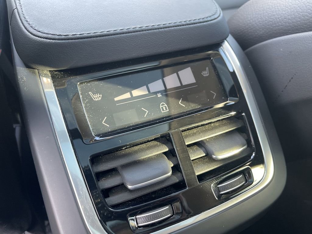 Used 2025 Volvo XC90 B6 Plus image 40