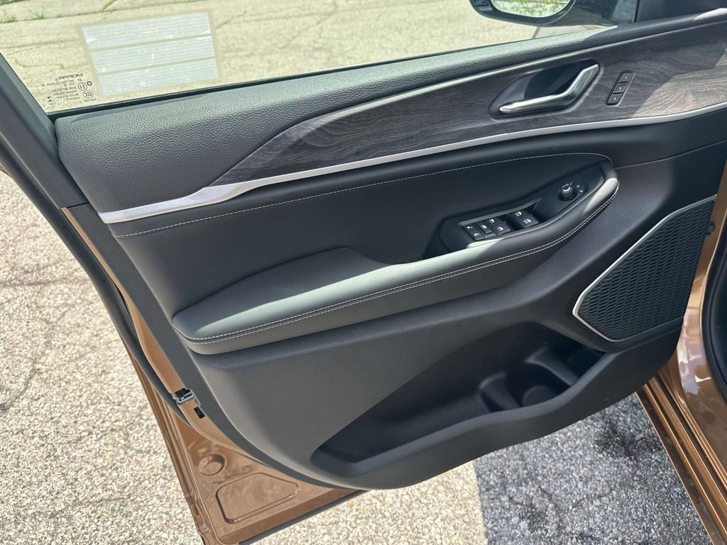New 2026 Jeep Grand Cherokee Limited AWD/4WD image 12