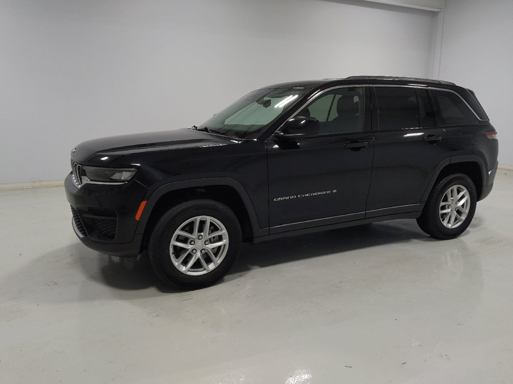Used 2023 Jeep Grand Cherokee Laredo AWD/4WD image 2