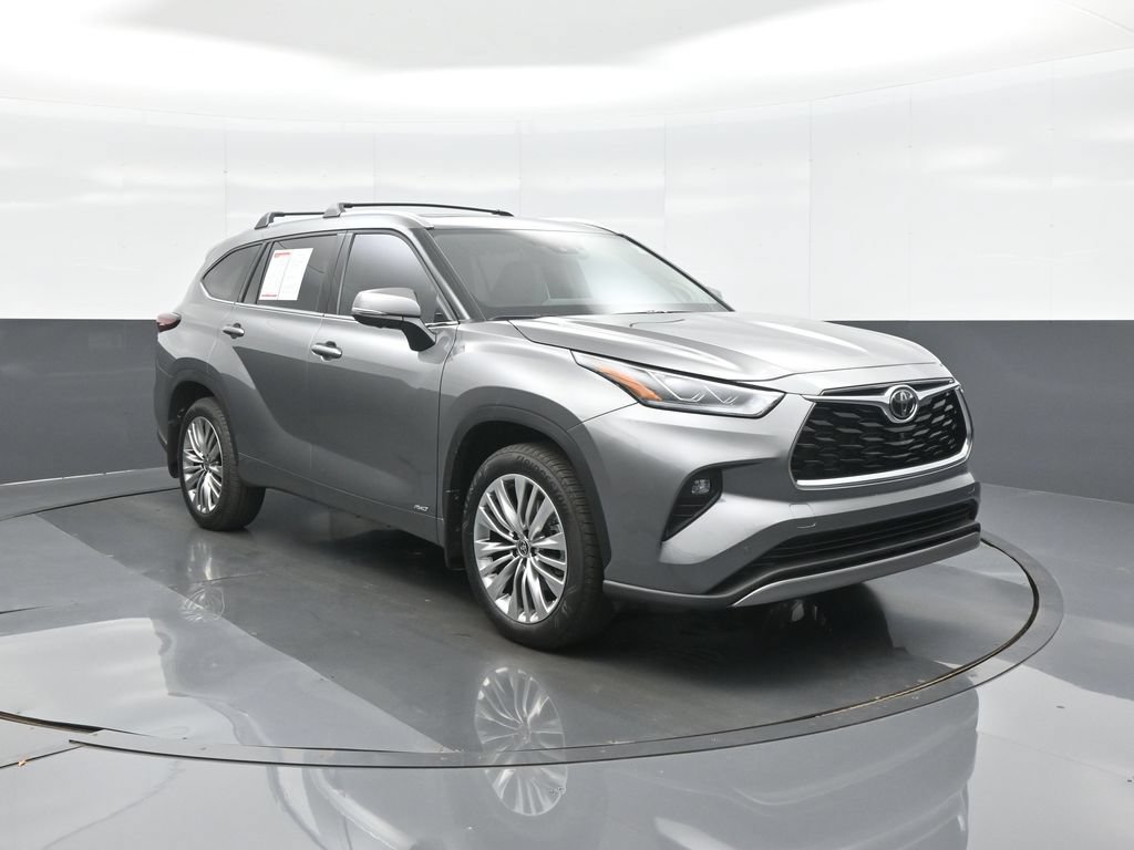 Certified 2026 Toyota Highlander Platinum AWD/4WD image 1