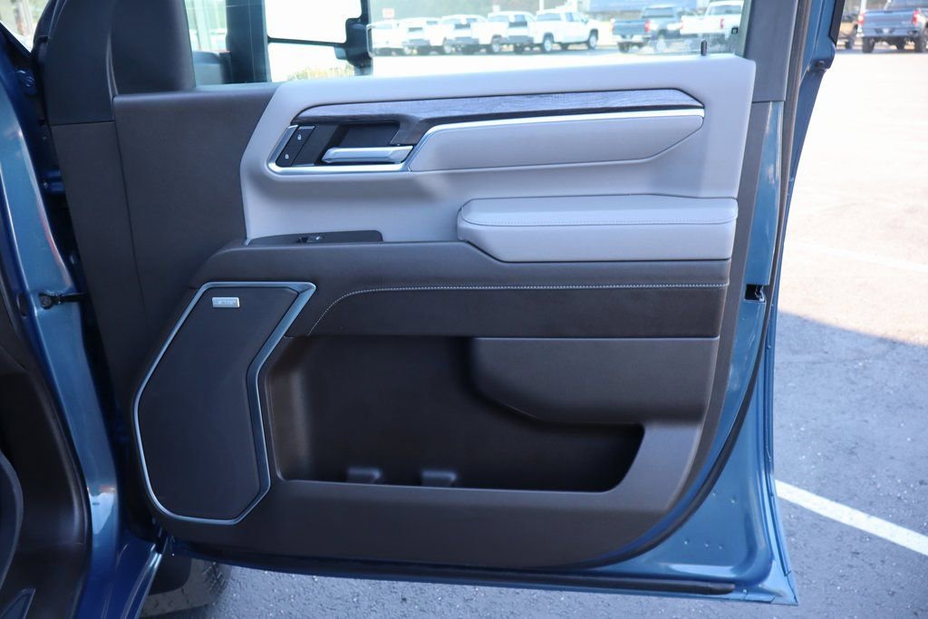 Used 2024 Chevrolet Silverado 2500 LTZ w/ LTZ Premium Package image 25