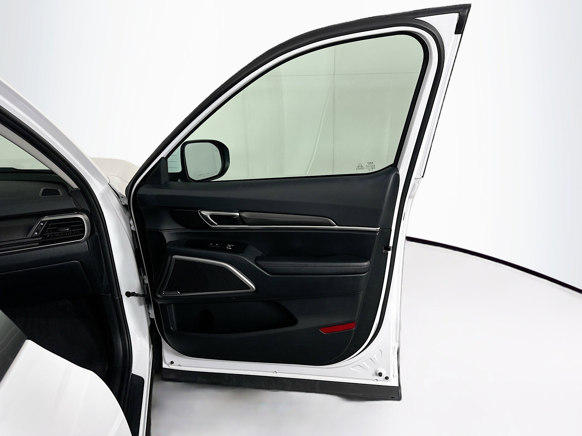 Used 2025 Kia Telluride S FWD image 35