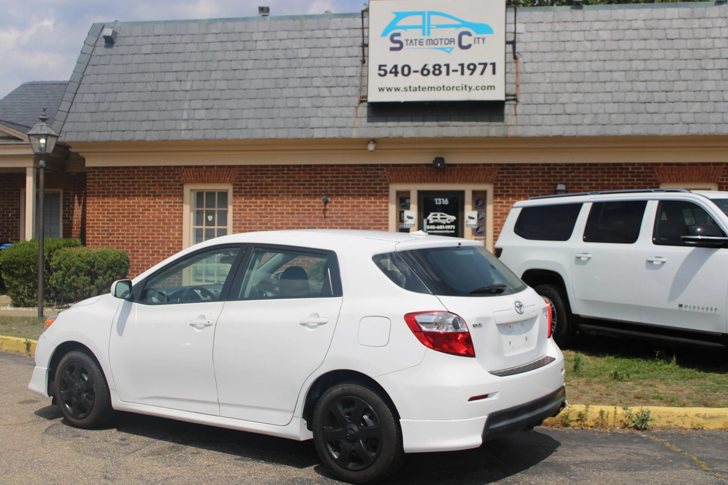 Used 2009 Toyota Matrix S w/ Preferred Accessory Pkg FWD image 3
