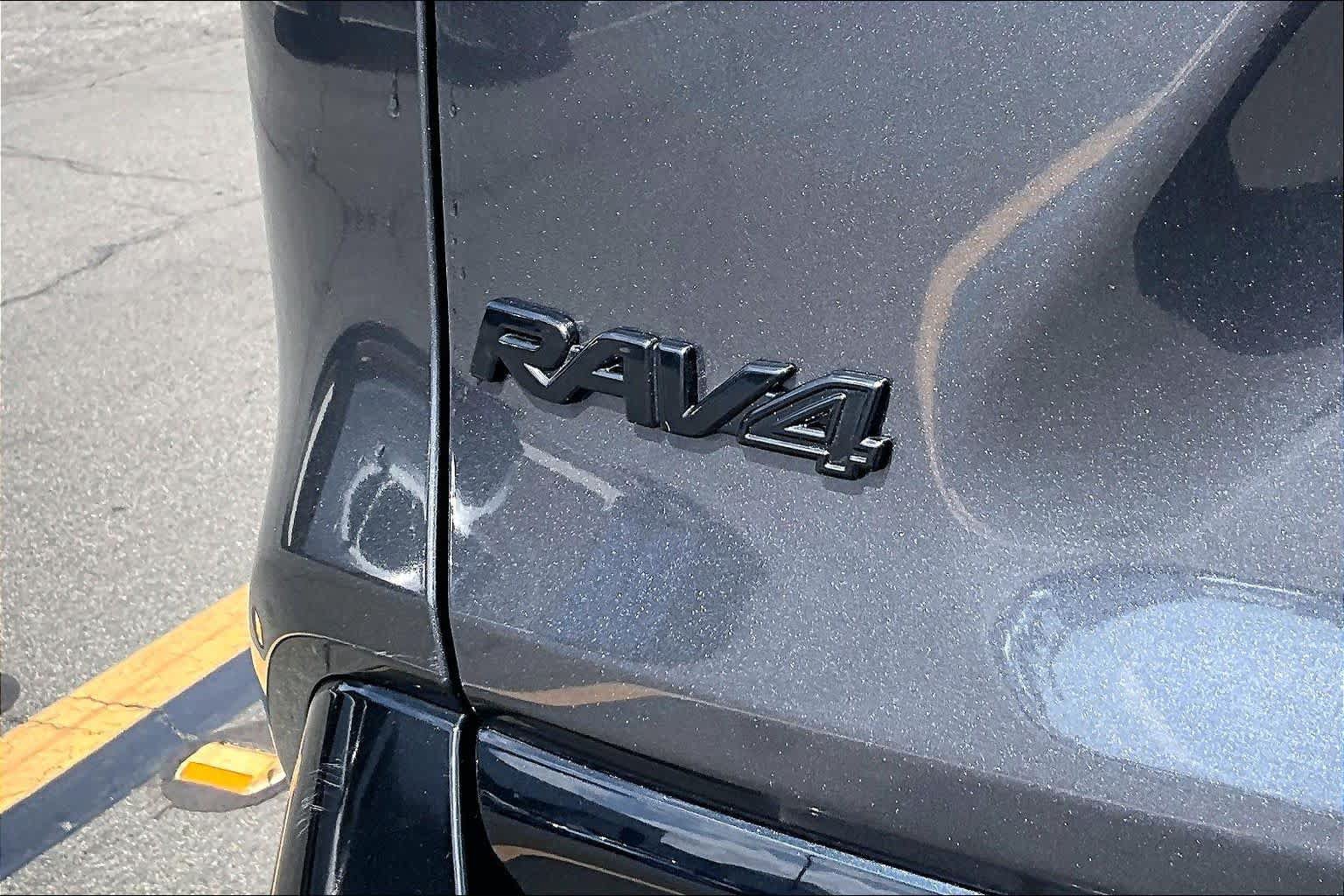 Used 2025 Toyota RAV4 SE w/ Weather & Moonroof Package AWD/4WD image 9