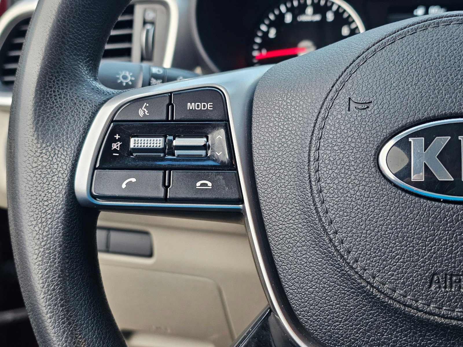 Used 2020 Kia Sorento LX image 28