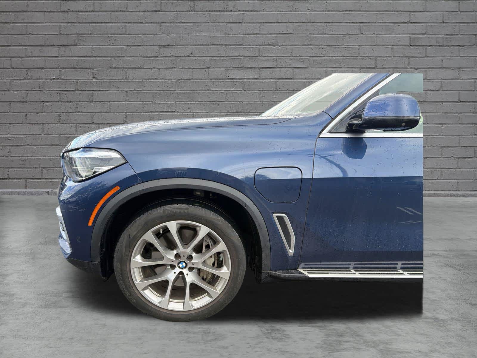 Used 2021 BMW X5 xDrive45e w/ Premium Package 2 AWD/4WD image 2