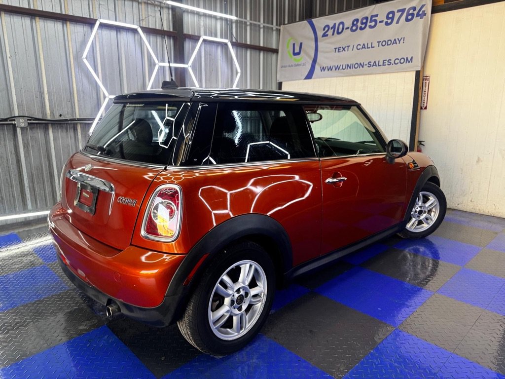 Used 2011 MINI Cooper Hardtop FWD image 12