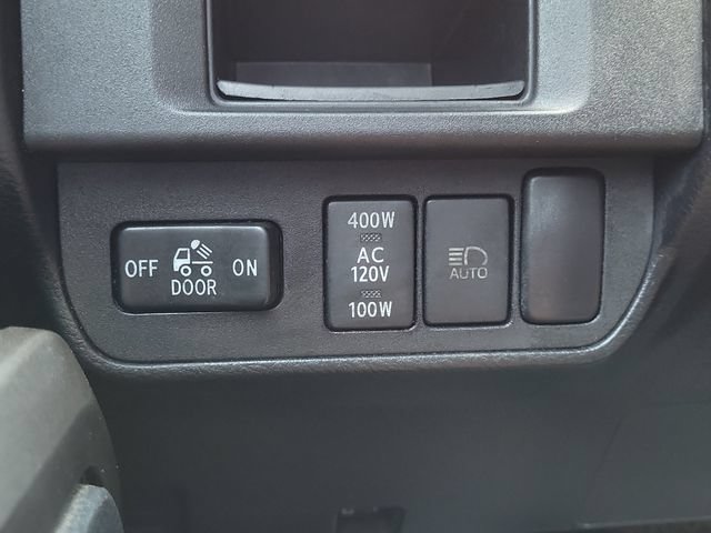 Used 2019 Toyota Tacoma TRD Sport w/ TRD Premium Sport Package AWD/4WD image 23