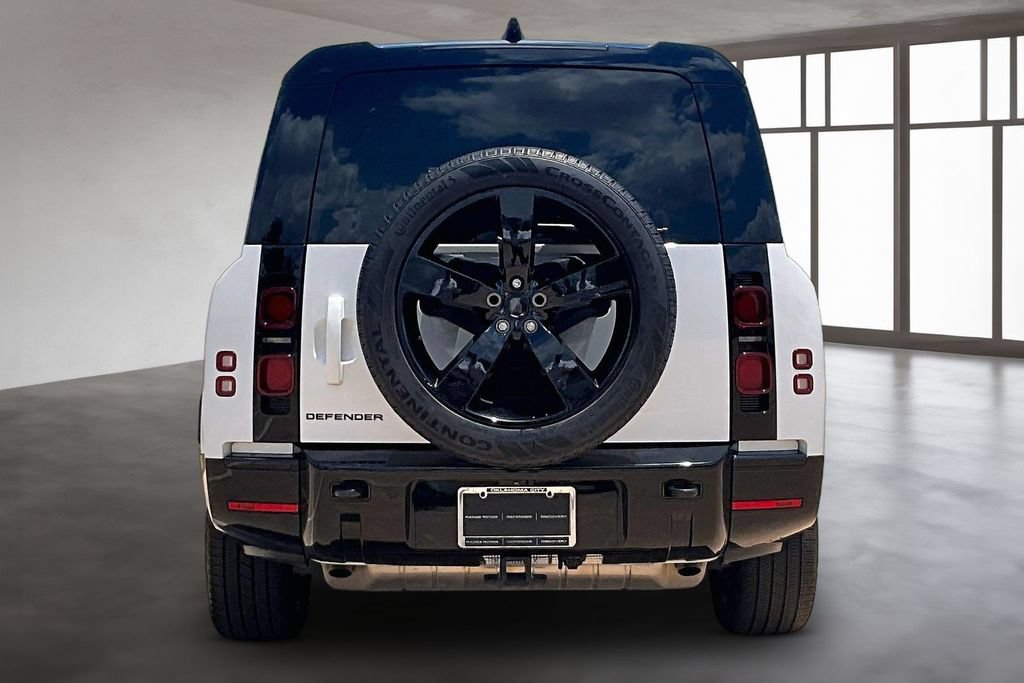 Certified 2025 Land Rover Defender 130 X-Dynamic SE AWD/4WD image 4