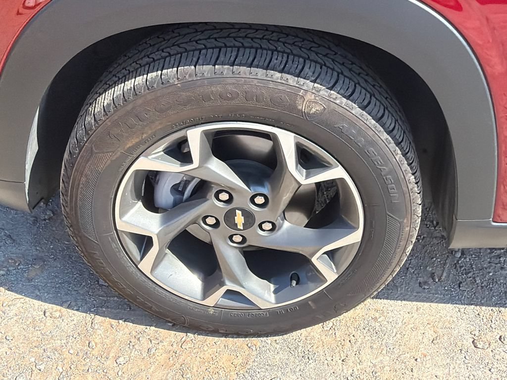 Used 2025 Chevrolet Trax LT FWD image 11