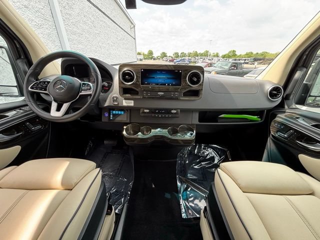 Used 2024 Mercedes-Benz Sprinter 3500 image 22