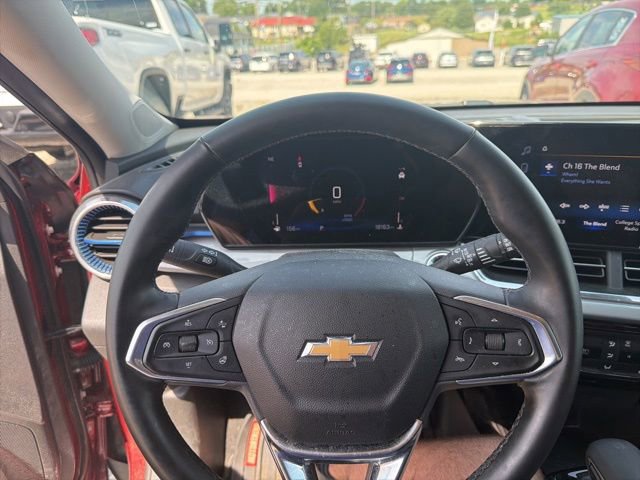 Used 2025 Chevrolet Trax LT w/ Driver Confidence Package FWD image 29