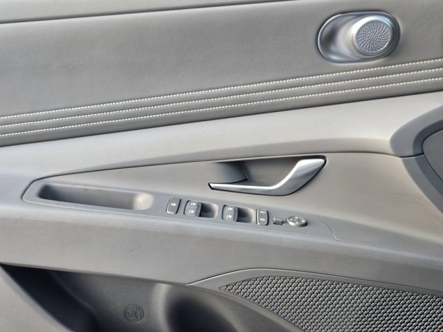 Certified 2025 Hyundai Elantra SEL FWD image 22