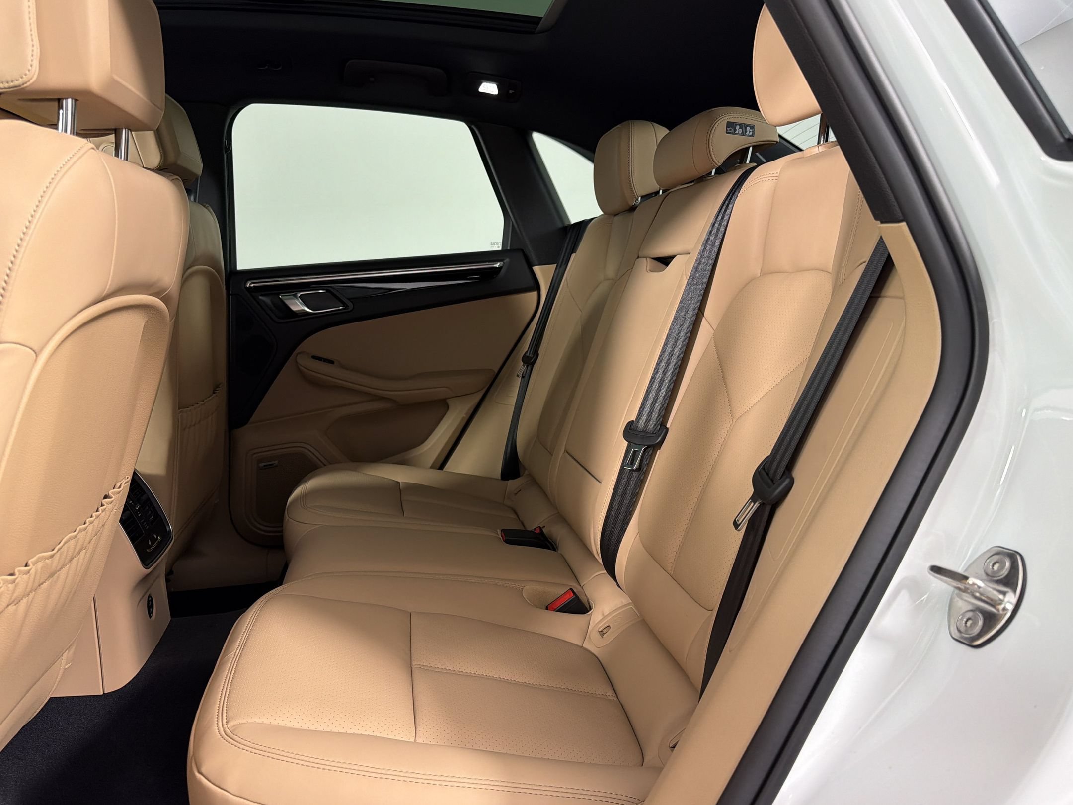 New 2026 Porsche Macan AWD/4WD image 22