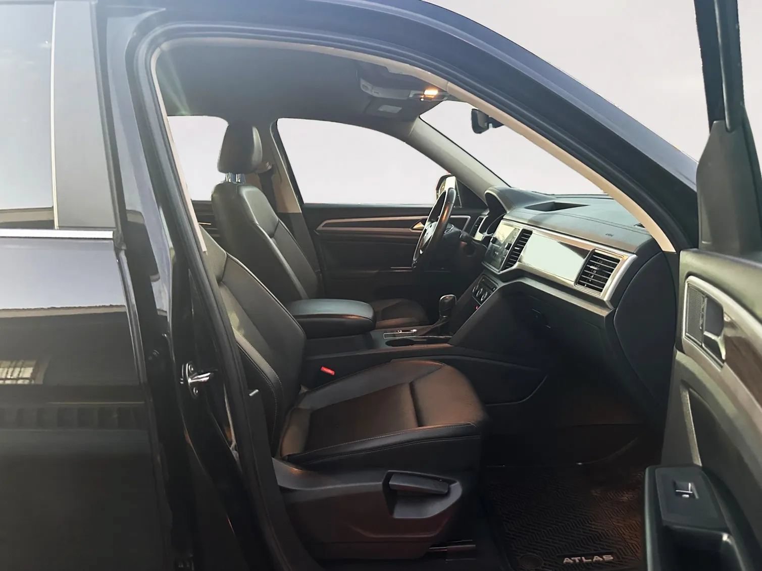 Used 2018 Volkswagen Atlas SE FWD image 22