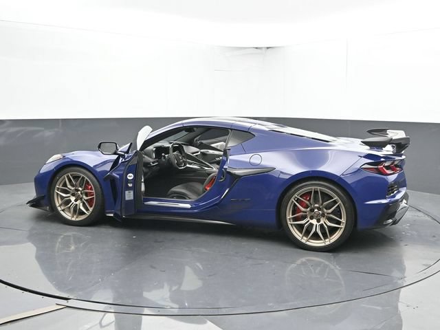 Used 2025 Chevrolet Corvette Z06 w/ Z07 Performance Package RWD image 46