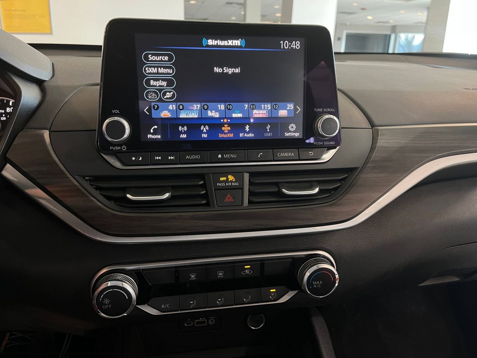 Used 2025 Nissan Altima 2.5 SV image 17