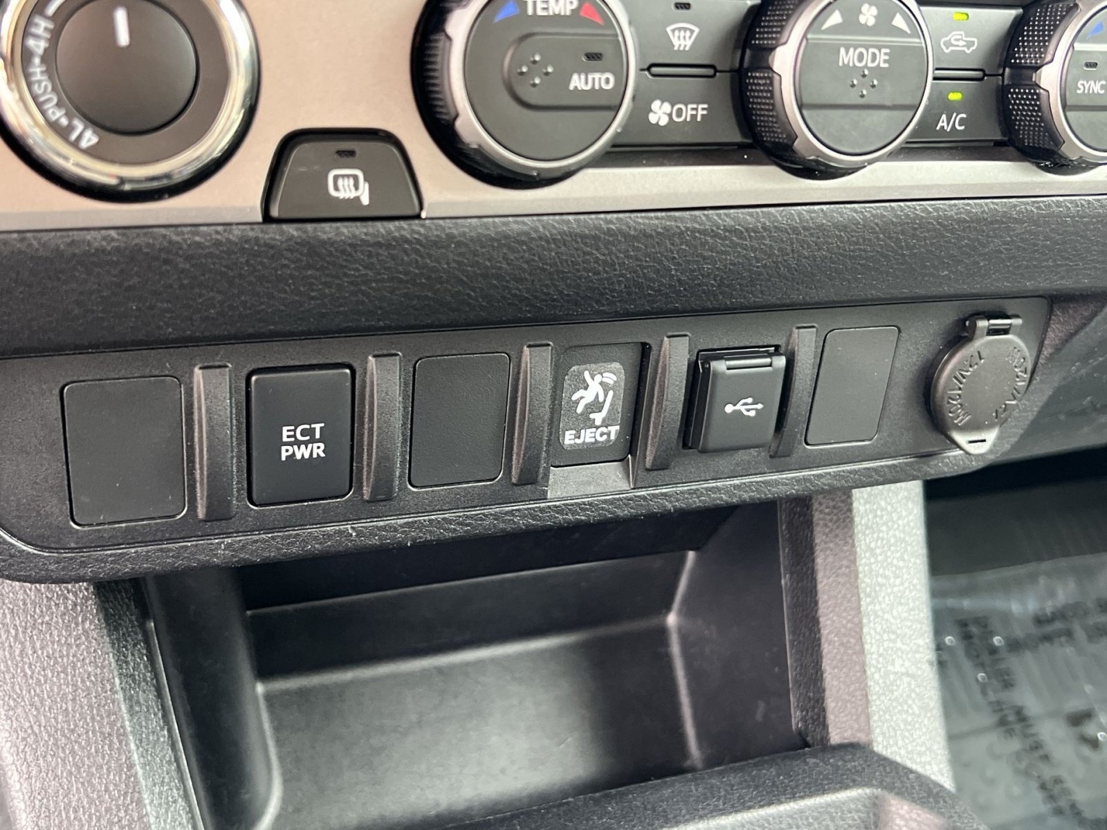 Used 2023 Toyota Tacoma SR AWD/4WD image 31