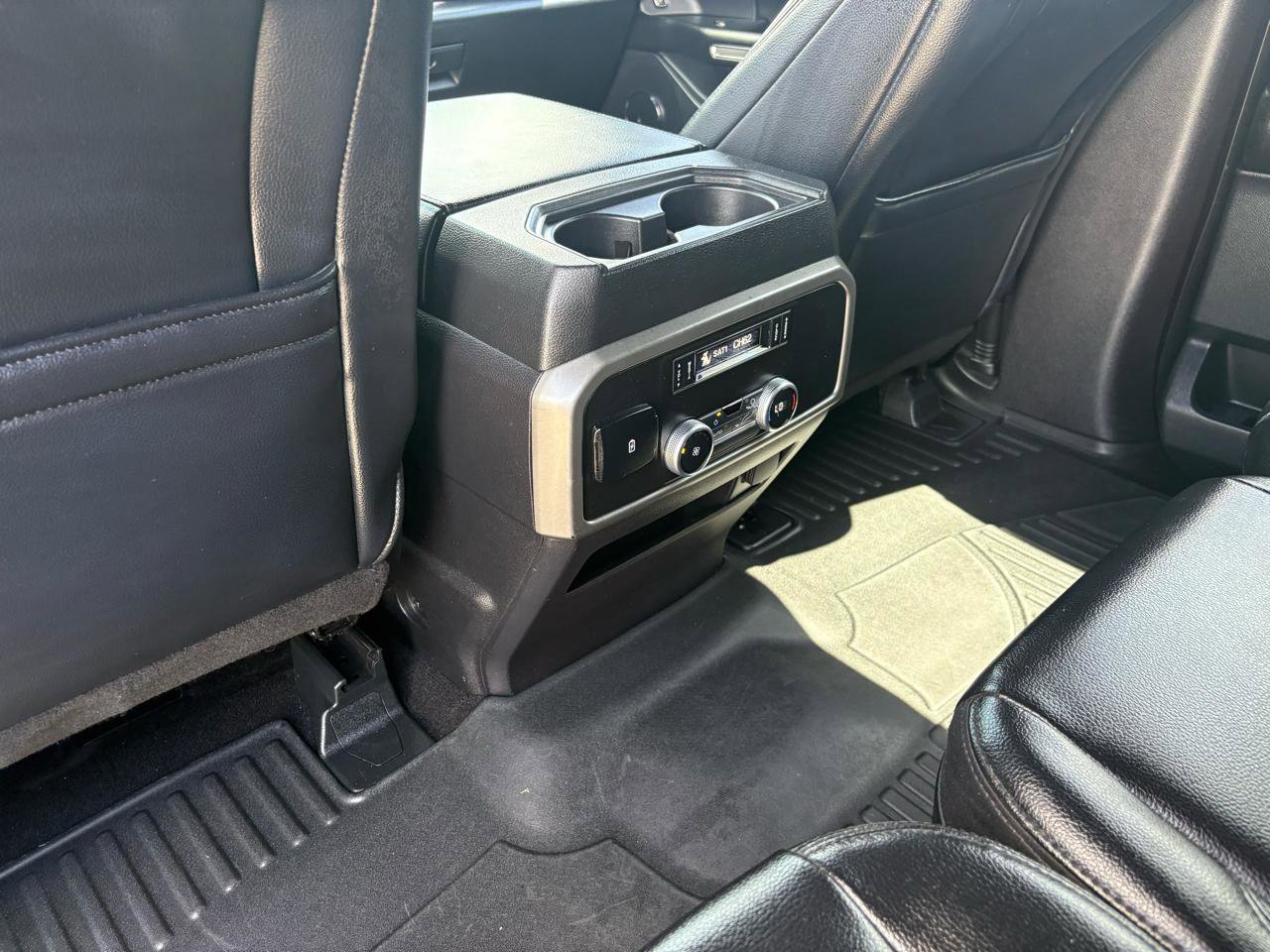 Used 2019 Ford Expedition XLT w/ Equipment Group 201A AWD/4WD image 28