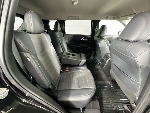 Used 2023 Mitsubishi Outlander SE image 28