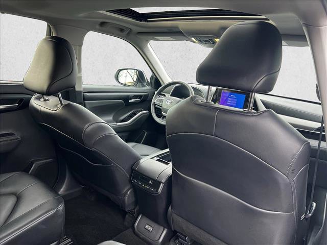 Certified 2025 Toyota Highlander XLE image 22