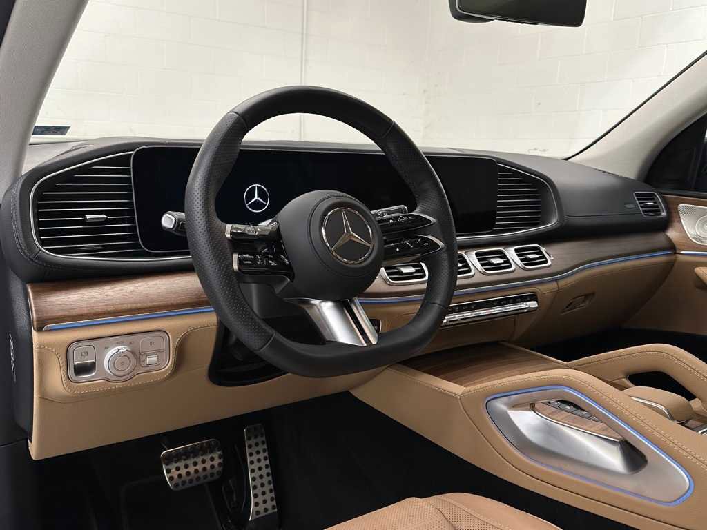 Used 2025 Mercedes-Benz GLS 580 4MATIC image 10