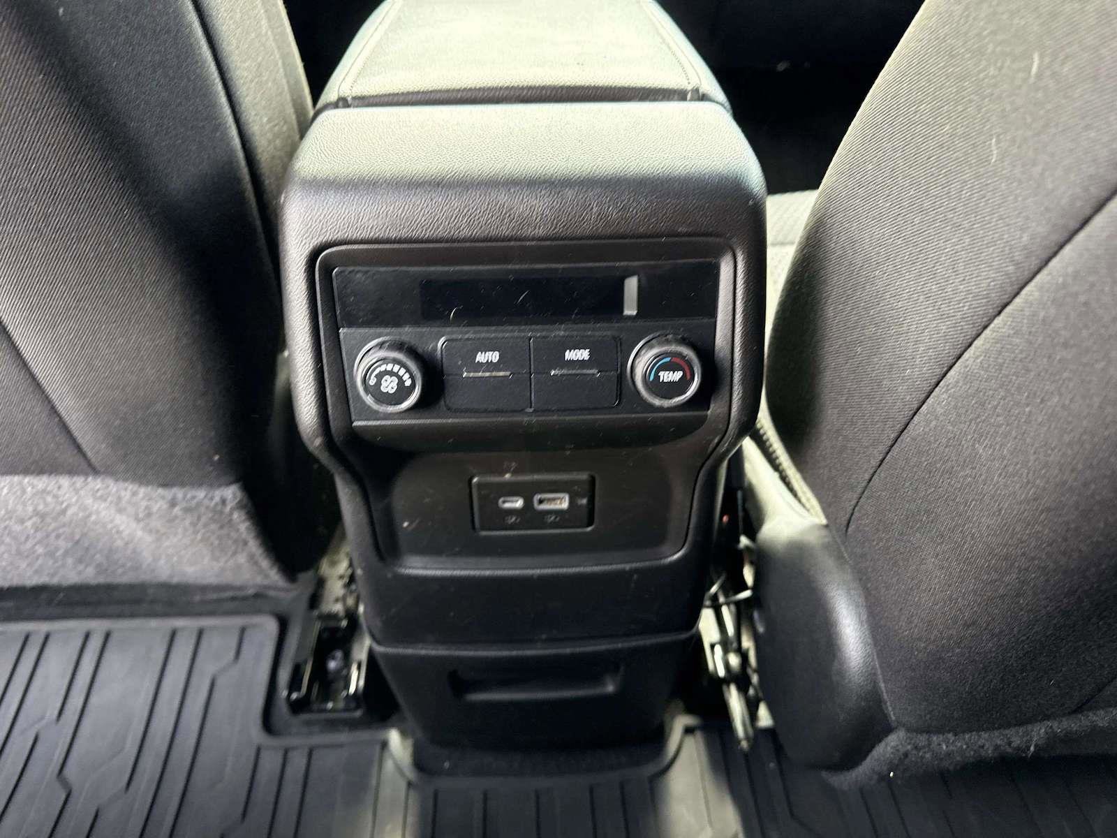Used 2022 GMC Acadia SLE FWD image 23