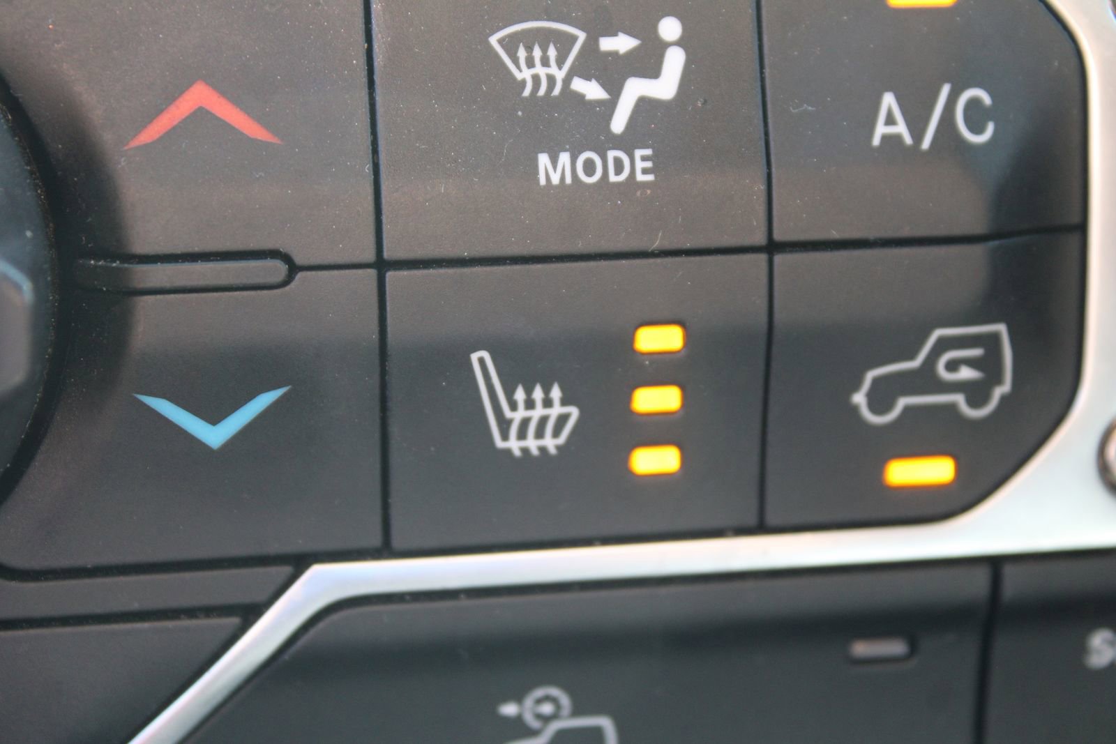 Used 2022 Jeep Wrangler Unlimited Sahara w/ Cold Weather Group image 40