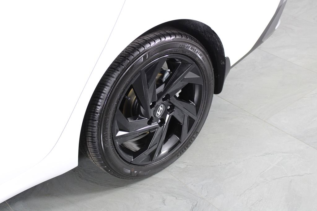 Used 2026 Hyundai Elantra Sport image 13