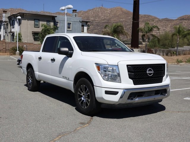 Used 2023 Nissan Titan SV image 2