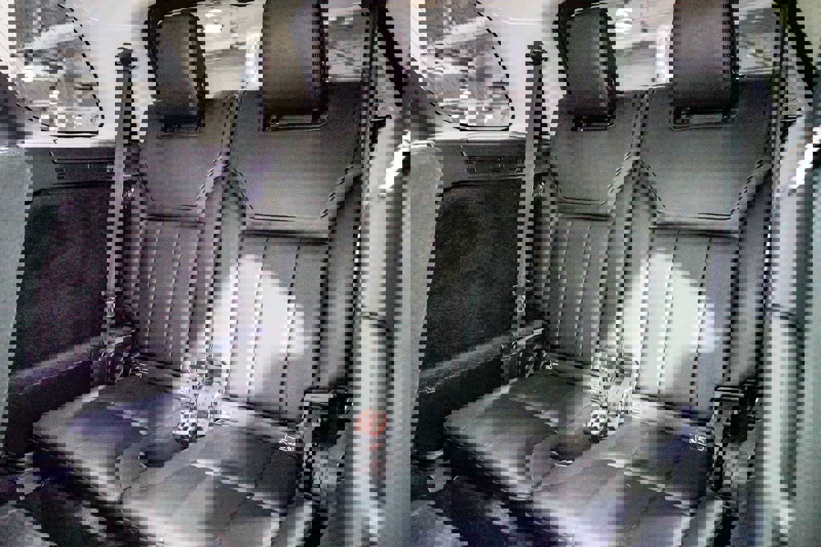 Used 2018 Land Rover Discovery HSE image 19