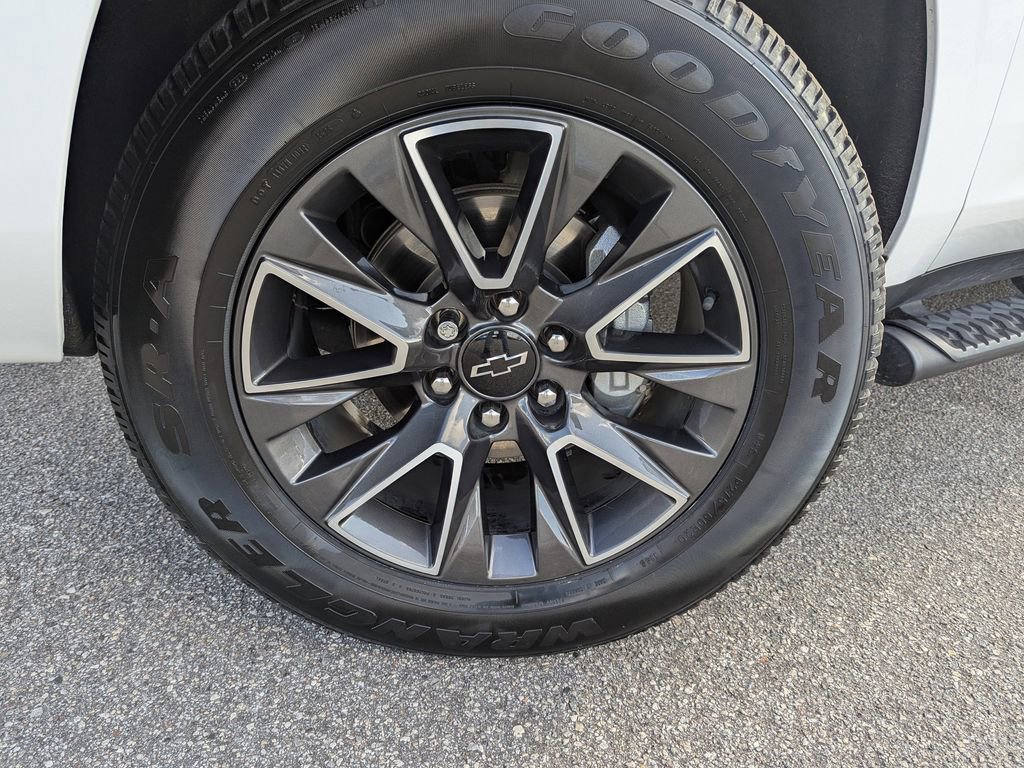 Certified 2021 Chevrolet Suburban Z71 w/ Luxury Package image 31