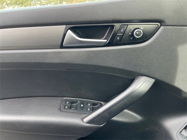 Used 2015 Volkswagen Passat 1.8T SE image 19