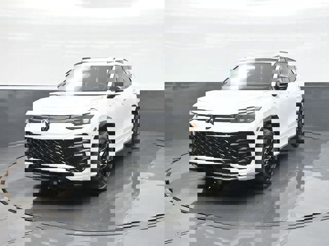 New 2026 Volkswagen Tiguan SE R-Line image 3