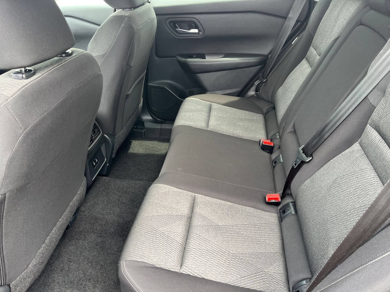 Used 2025 Nissan Rogue SV AWD/4WD image 29
