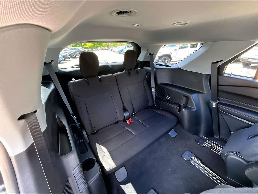 Used 2023 Ford Explorer XLT AWD/4WD image 17