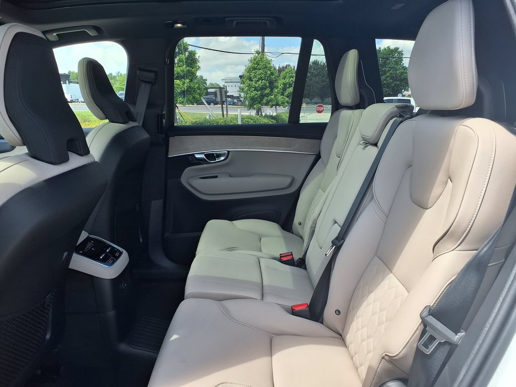 New 2026 Volvo XC90 T8 Plus w/ Protection Package Premier AWD/4WD image 17