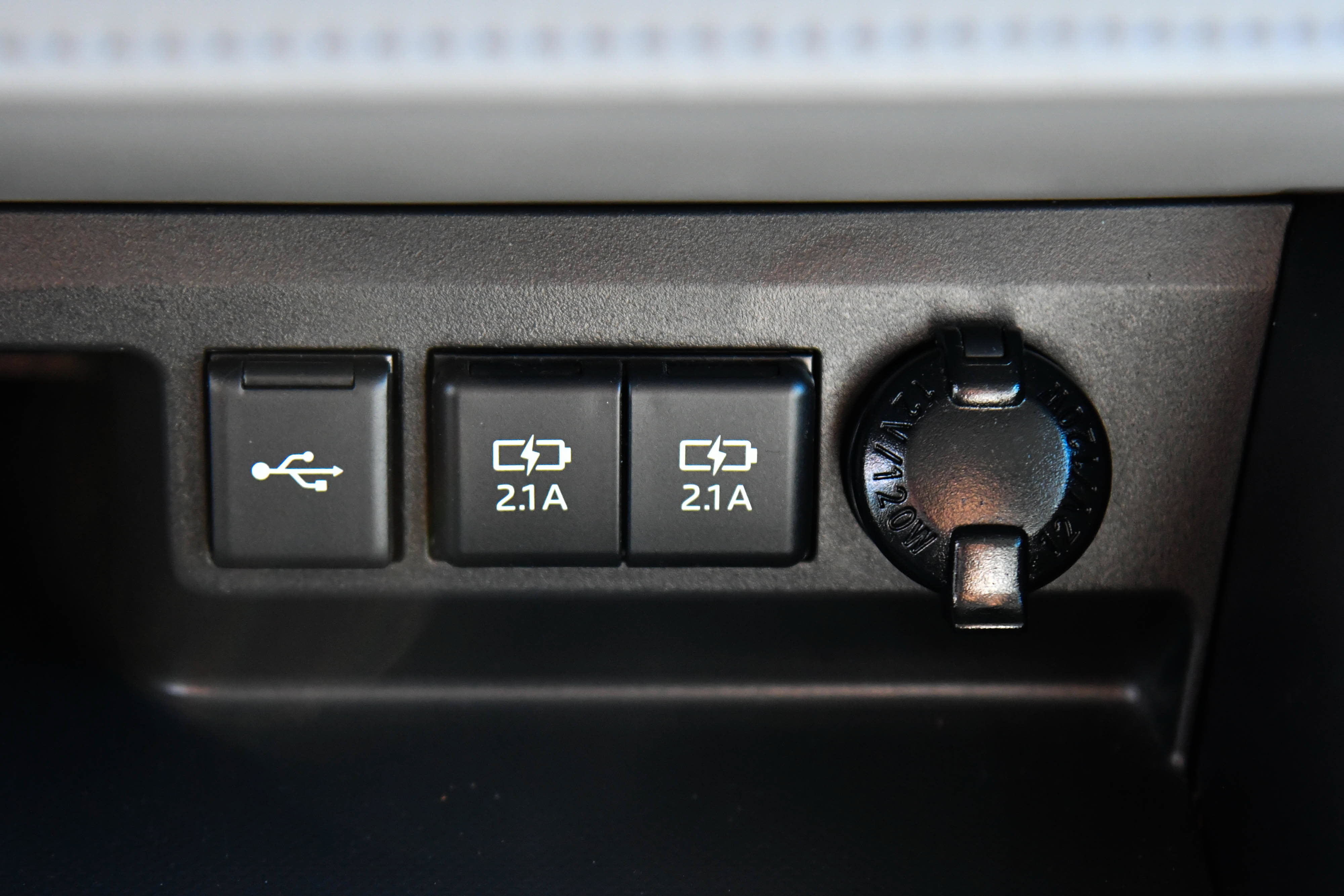 Used 2021 Toyota Highlander L FWD image 24
