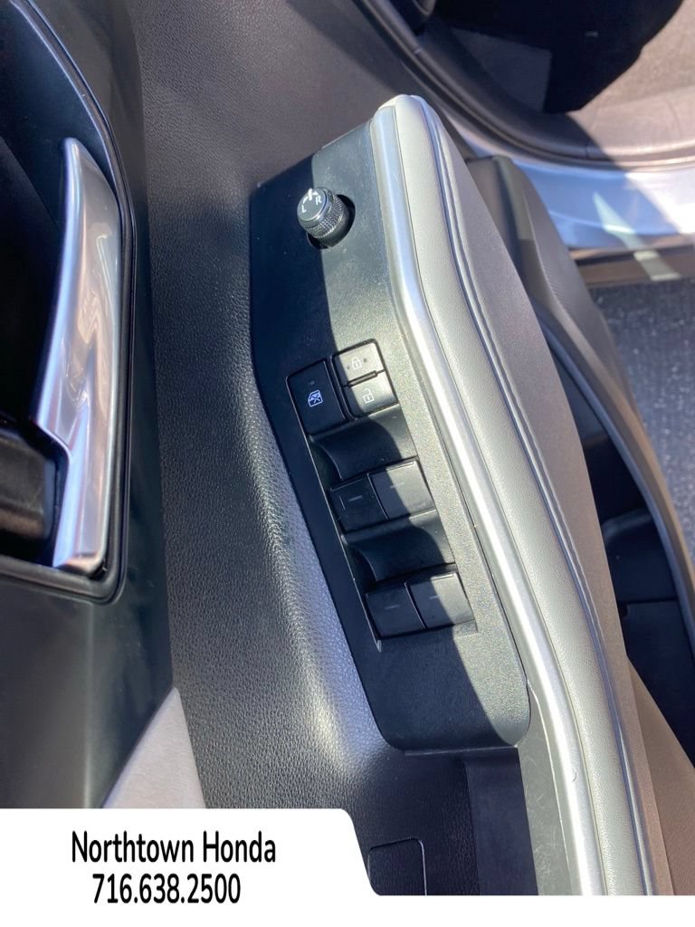 Used 2020 Toyota Highlander XLE AWD/4WD image 20