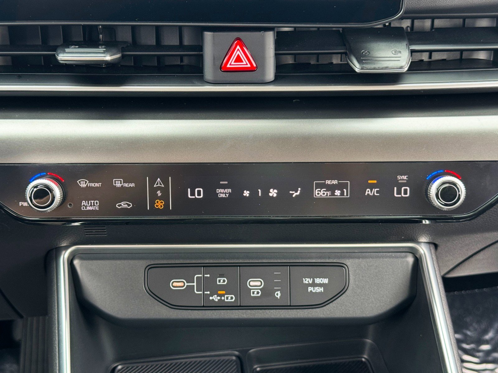 Used 2025 Kia Carnival SX w/ SX Dark Edition Package image 28